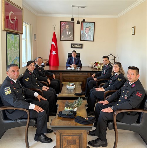 14 Haziran Jandarma Günü Dolayısıyla Jandarma Komutanı Binbaşı Berker DONGUL, Kaymakamımız Sayın Nurullah KAYA' yı Makamında Ziyaret Etti.