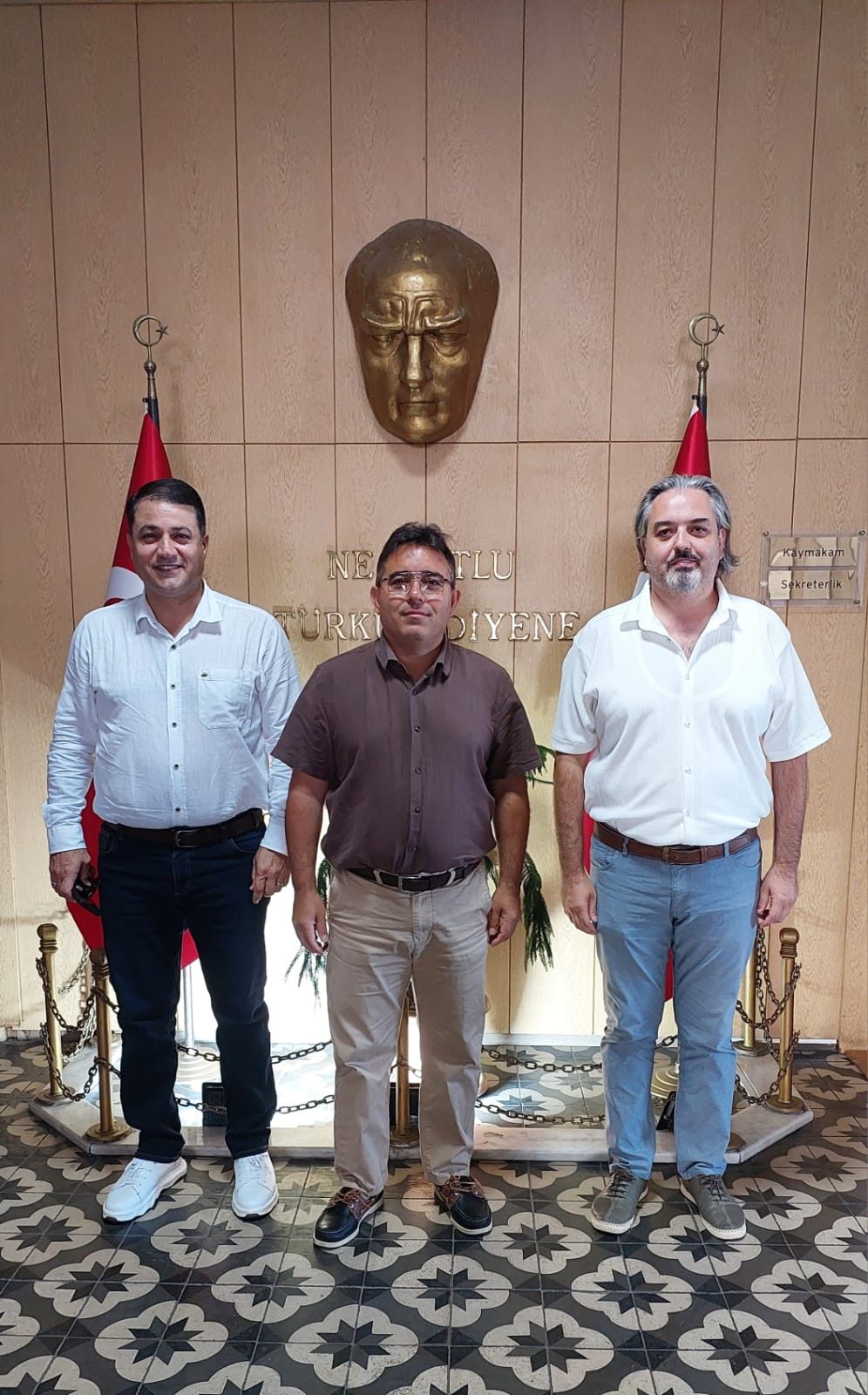 Metro Market Marmaris Saha Yöneticisi Lütfi FİDANBOY ve İşletme Müdürü Hasan METİN, Kaymakamımız Nurullah KAYA' yı ziyaret etti.