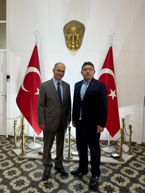 Muğla Kültür ve Eğitim Vakfı Marmaris Temsilcisi Dursun ÖZEN, Kaymakamımız Sayın Nurullah KAYA’ yı makamında ziyaret etti.