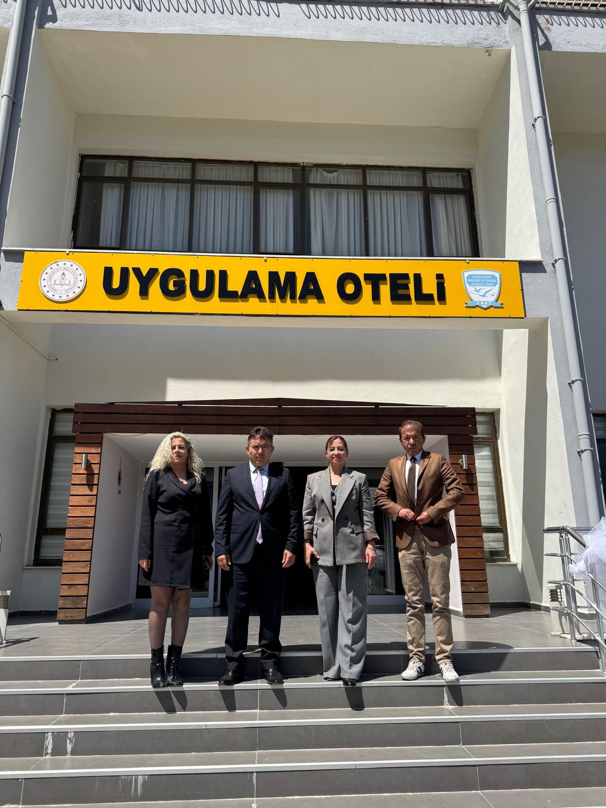 KAYMAKAMIMIZ NURULLAH KAYA İÇMELER HALİT NARİN TURİZM MESLEKİ VE TEKNİK ANADOLU LİSESİ UYGULAMA OTELİNDEKİ ÇALIŞMALARI YERİNDE GÖZLEMLEDİ