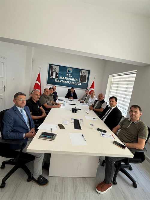 KAYMAKAMIMIZ SAYIN NURULLAH KAYA BAŞKANLIĞINDA İLÇEMİZDE YABAN DOMUZLARIYLA MÜCADELE TOPLANTISI YAPILDI