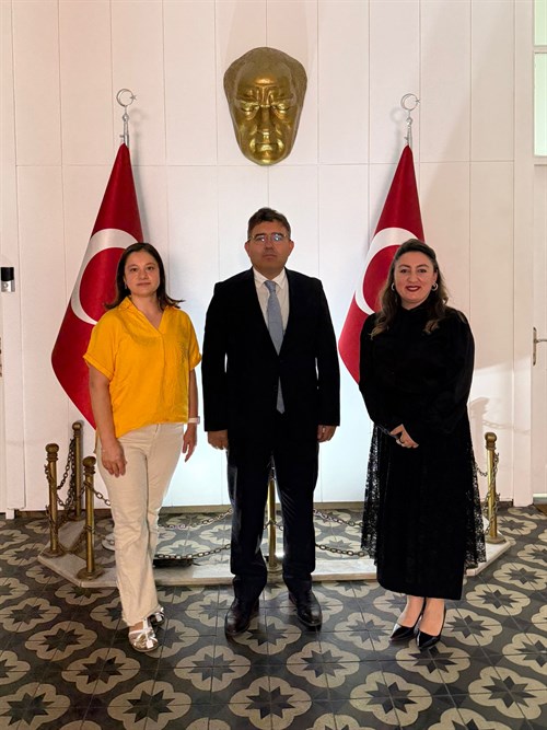 Marmaris Sosyal Hizmetler Merkezi Yeni Müdürü Buket CANÇEKEROĞLU Kaymakamımız Sayın Nurullah KAYA’ yı makamında ziyaret etti.
